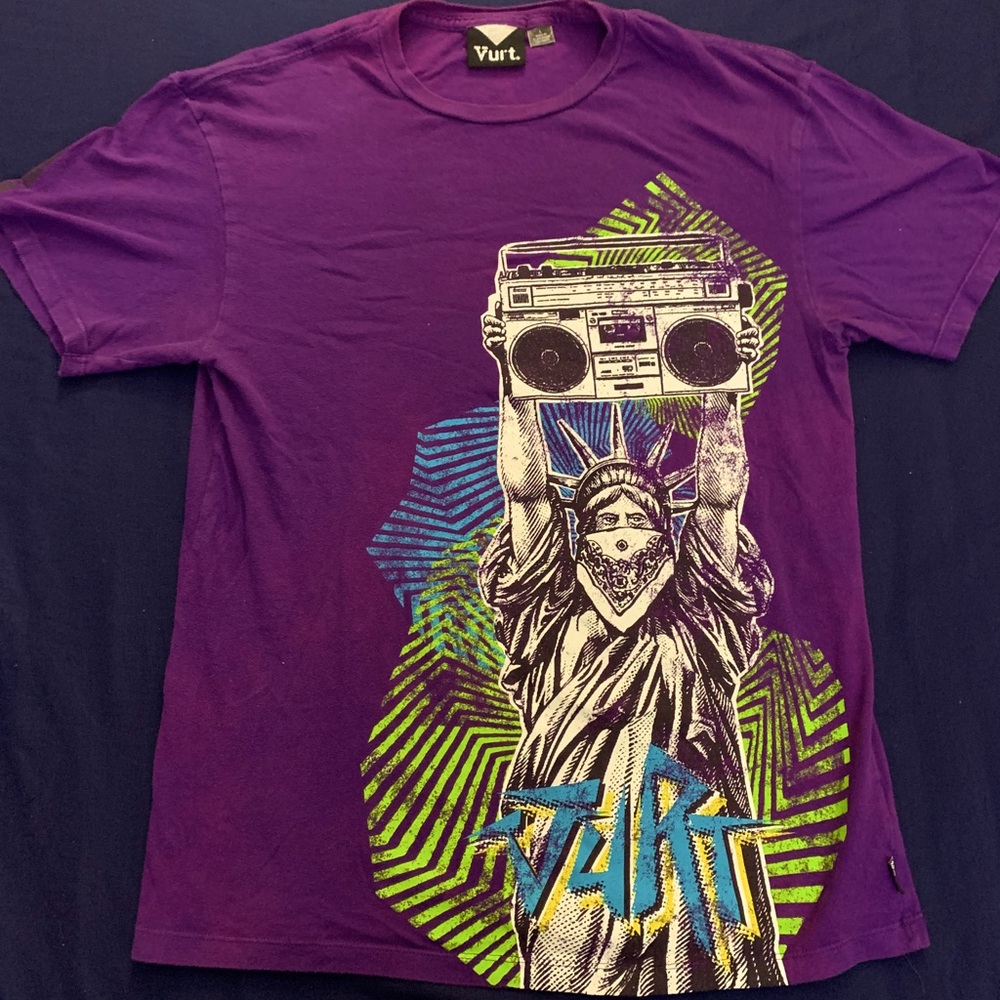 Statue of Liberty w/boom box & mask